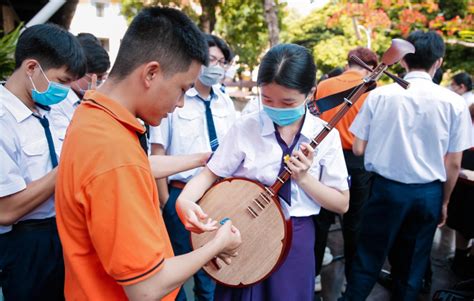 Giảng dạy văn hóa .
